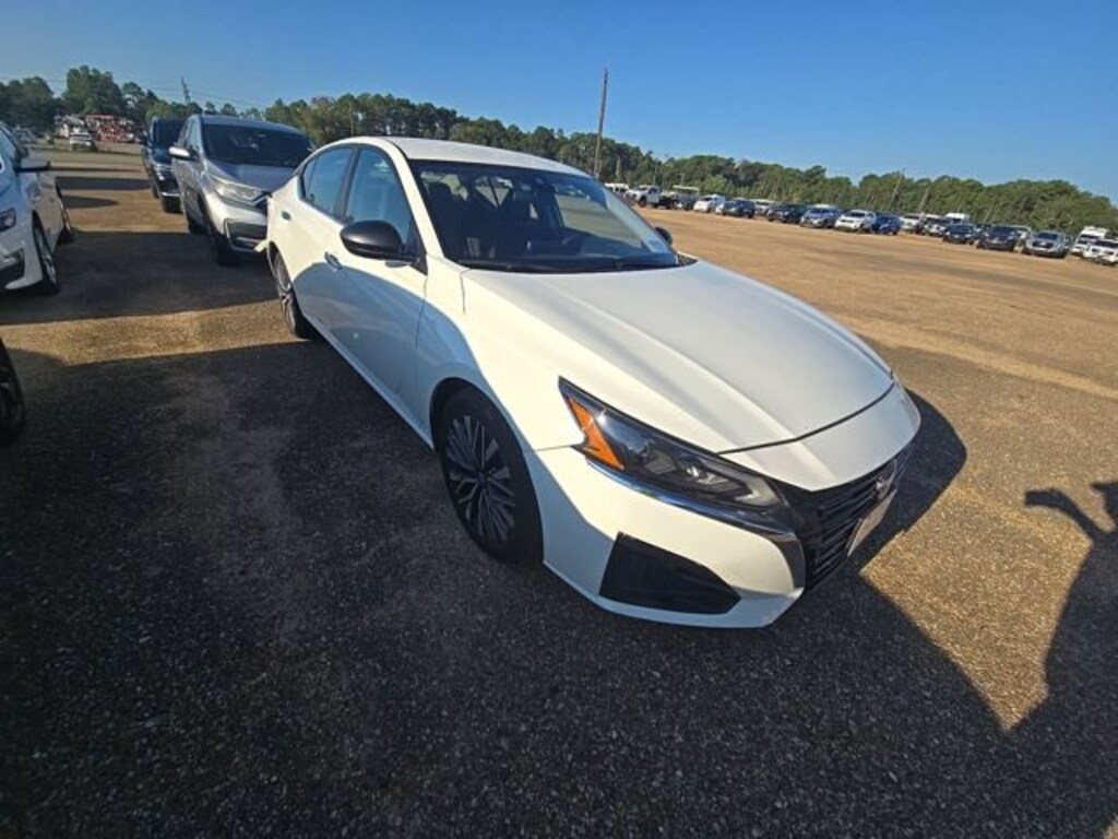 Used 2025 Nissan Altima SV Sedan