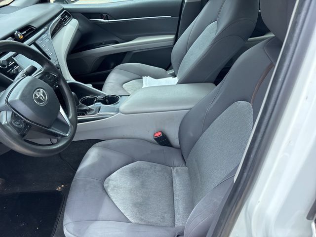 2020 Toyota Camry 2.5 Auto LE's photo