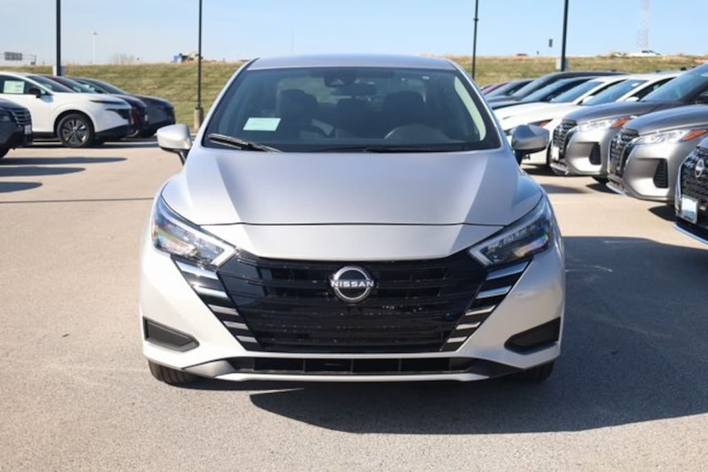 New 2025 Nissan Versa 1.6 SV Sedan