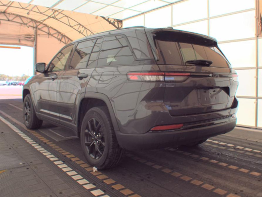 Used 2024 Jeep Grand Cherokee Laredo SUV