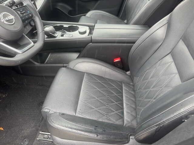 2023 Nissan Rogue Platinum photo 3