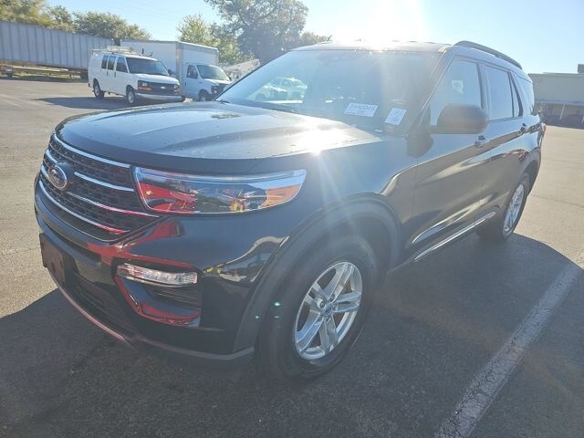 2023 Ford Explorer XLT photo 2