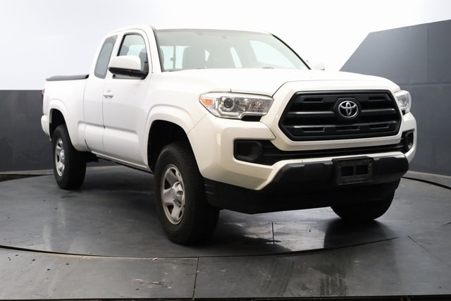 Used 2017 Toyota Tacoma SR with VIN 5TFSX5EN8HX047592 for sale in Saint Louis, MO