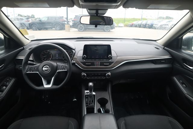 2025 Nissan Altima SV - Photo 10