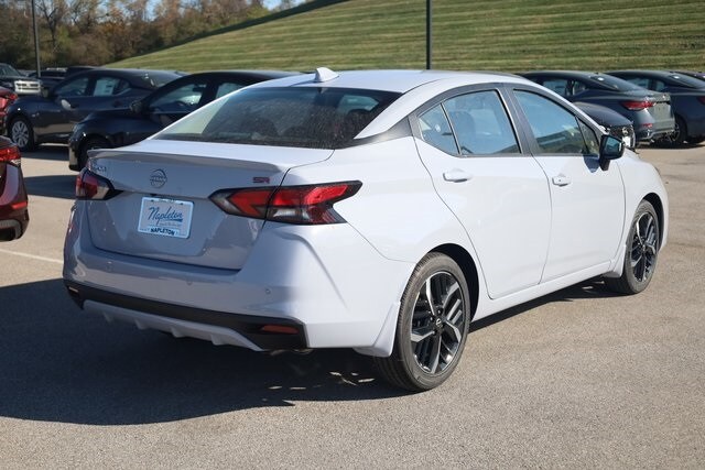 2025 Nissan Versa 1.6 SR photo 3