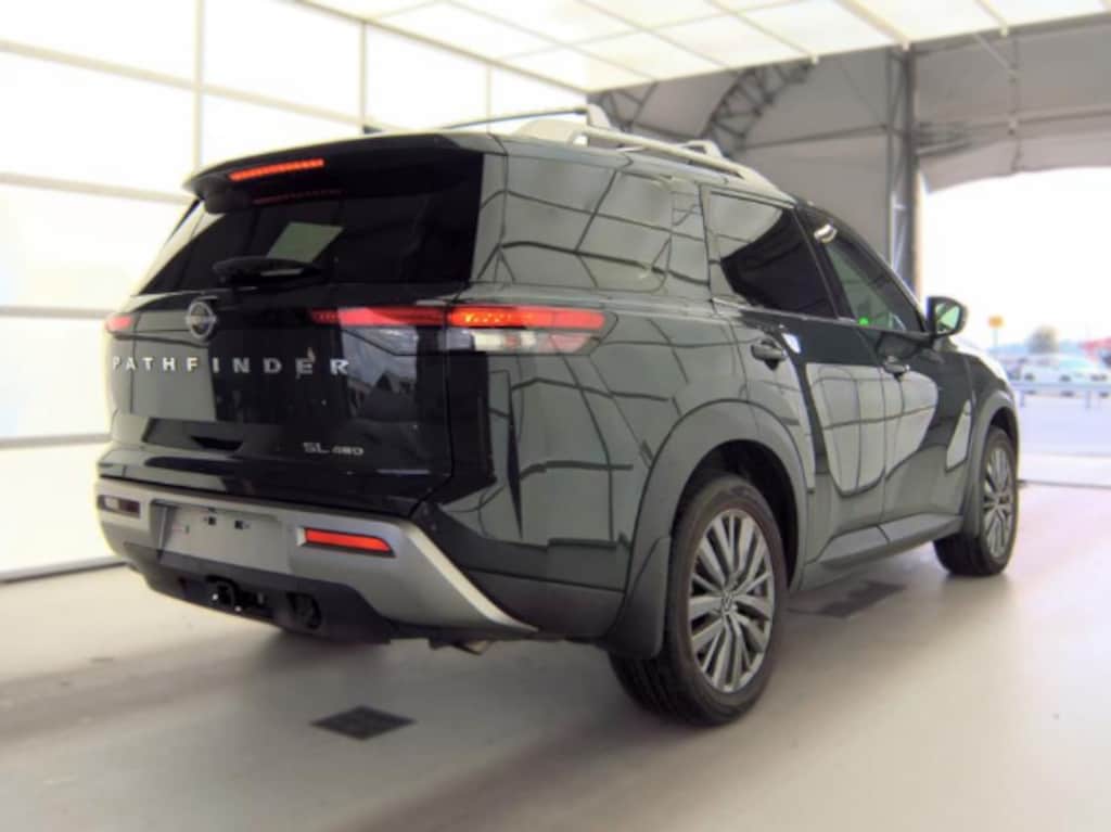 Used 2023 Nissan Pathfinder SL SUV