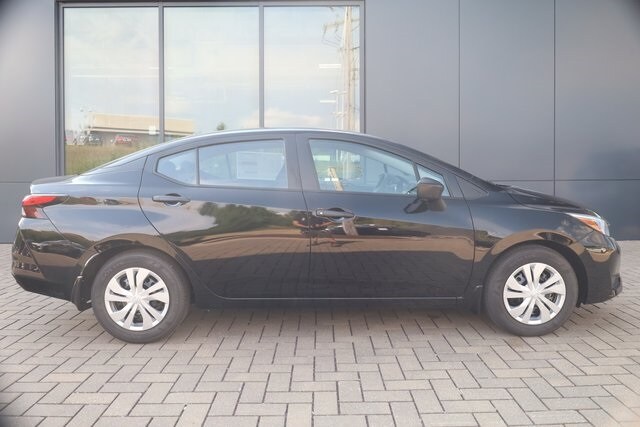 2025 Nissan Versa 1.6 S photo 3