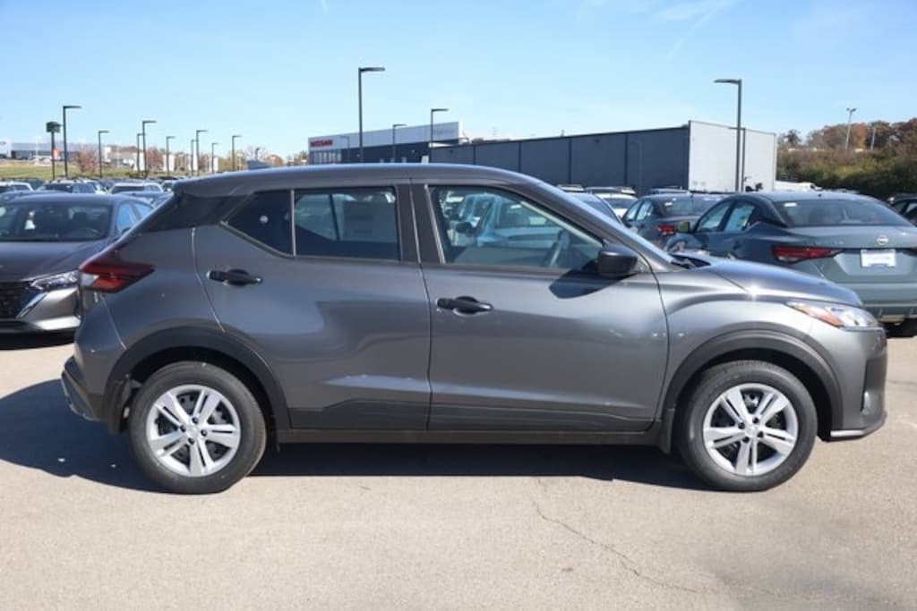New 2025 Nissan Kicks Play S SUV