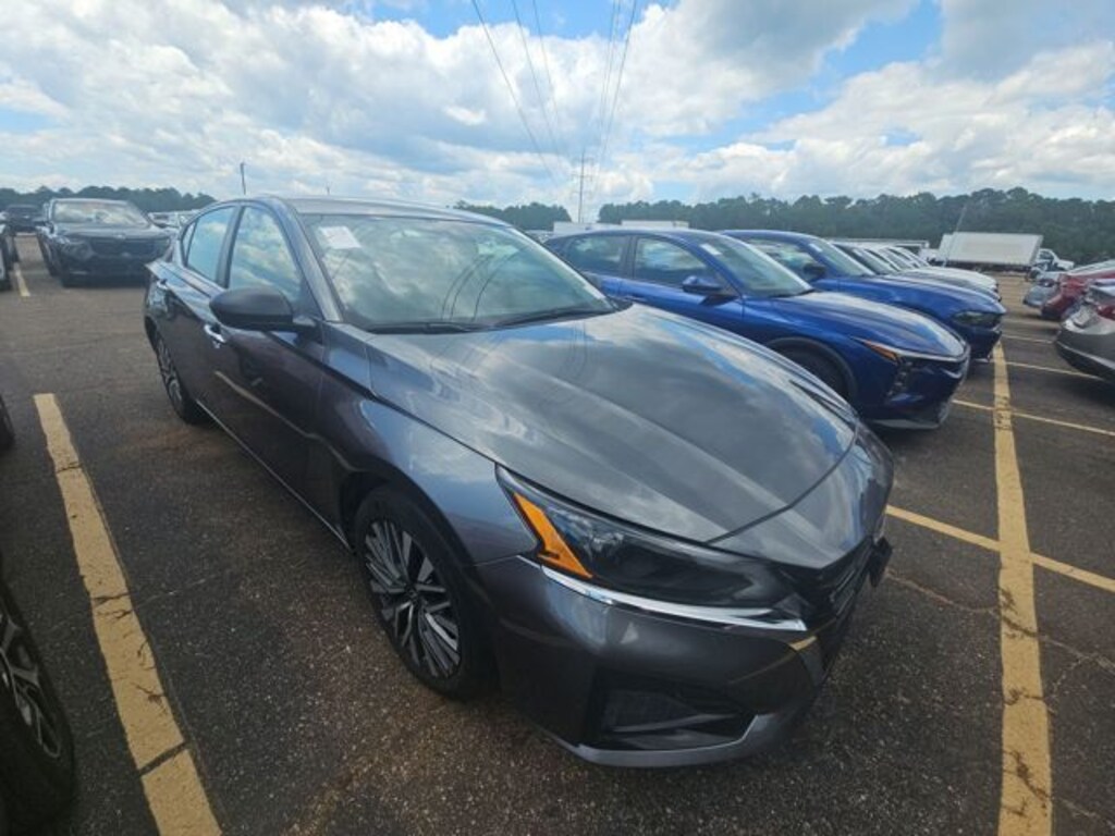 Used 2025 Nissan Altima SV Sedan