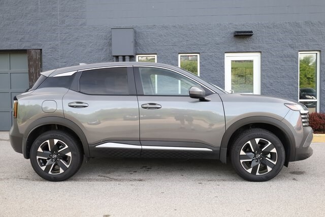 2025 Nissan Kicks SV photo 3
