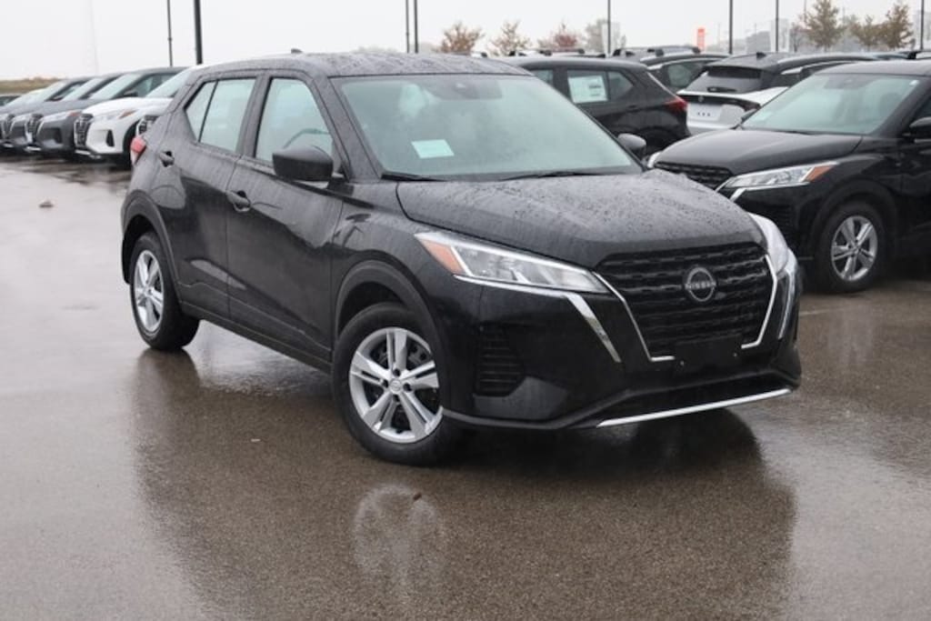 New 2025 Nissan Kicks Play S SUV