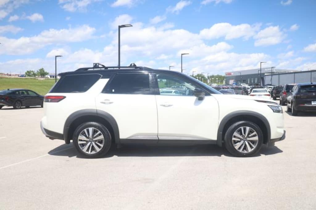 Used 2023 Nissan Pathfinder SL SUV