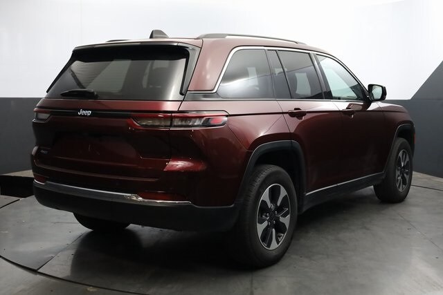 2023 Jeep Cherokee Base photo 4