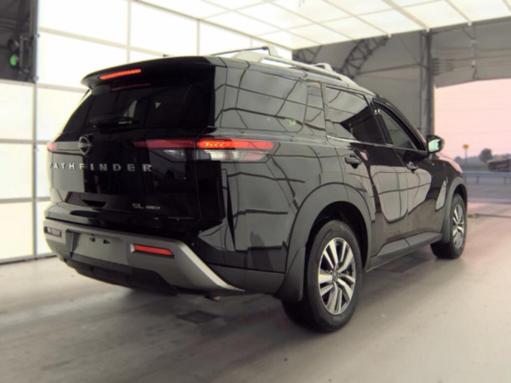 Used 2024 Nissan Pathfinder SL SUV