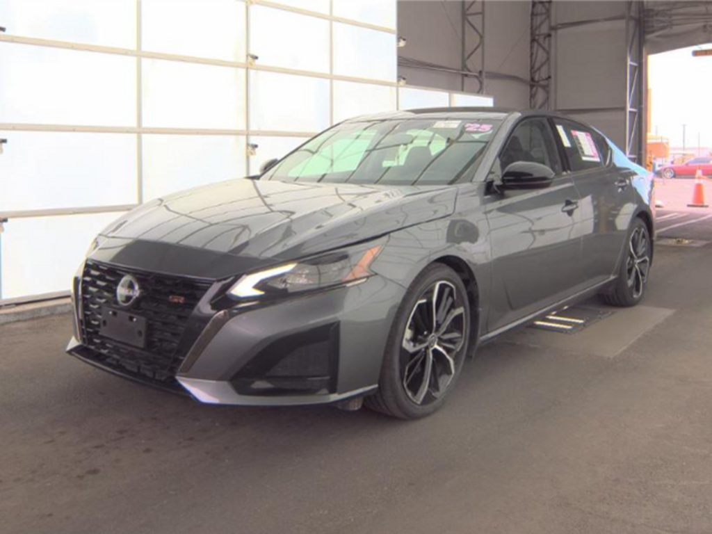 Used 2025 Nissan Altima SR Sedan