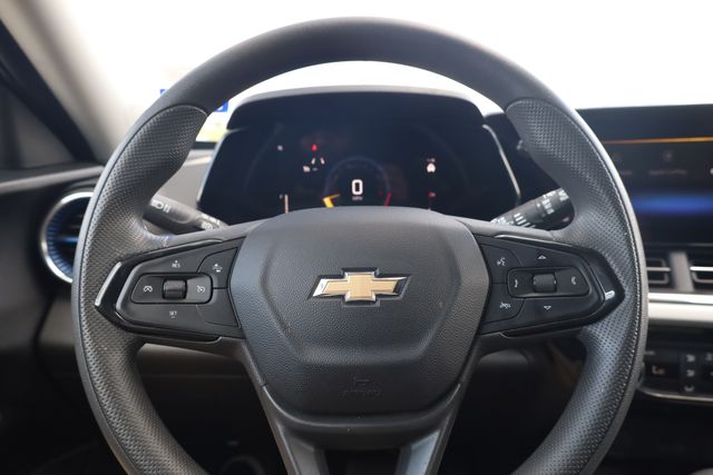 2025 Chevrolet Trax LT - Photo 17