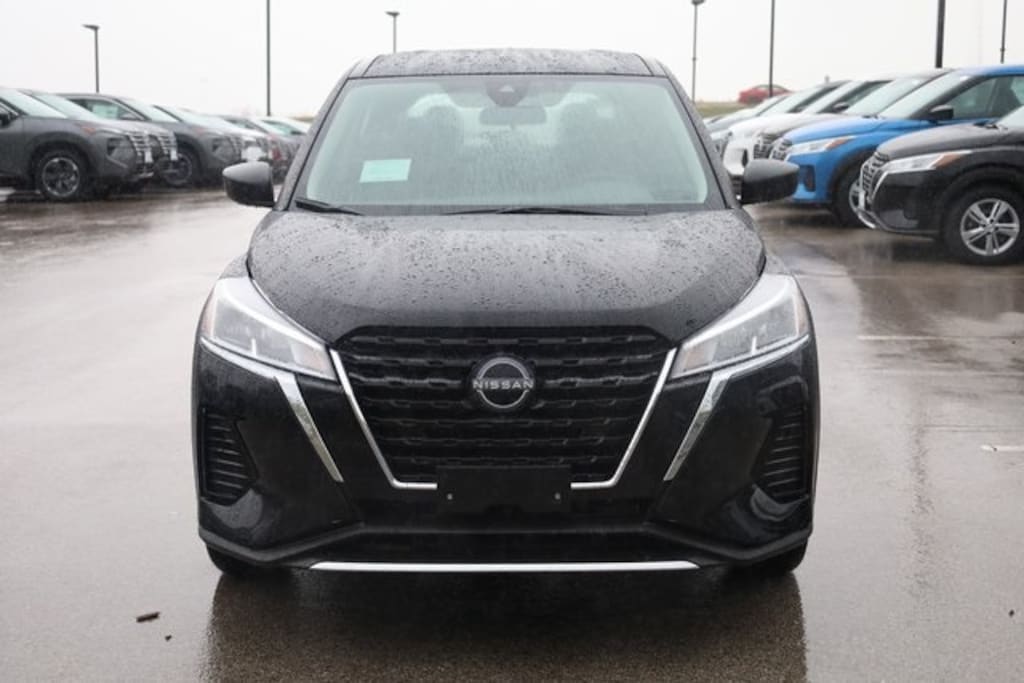 New 2025 Nissan Kicks Play S SUV