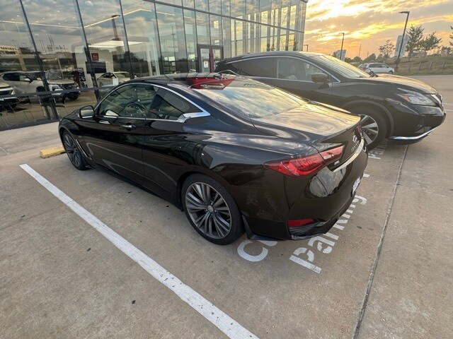 2017 Infiniti Q60 2.0t Premium photo 2