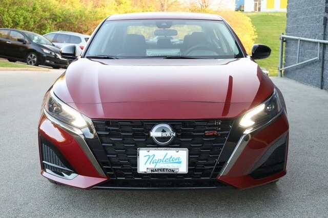 2025 Nissan Altima SR photo 3