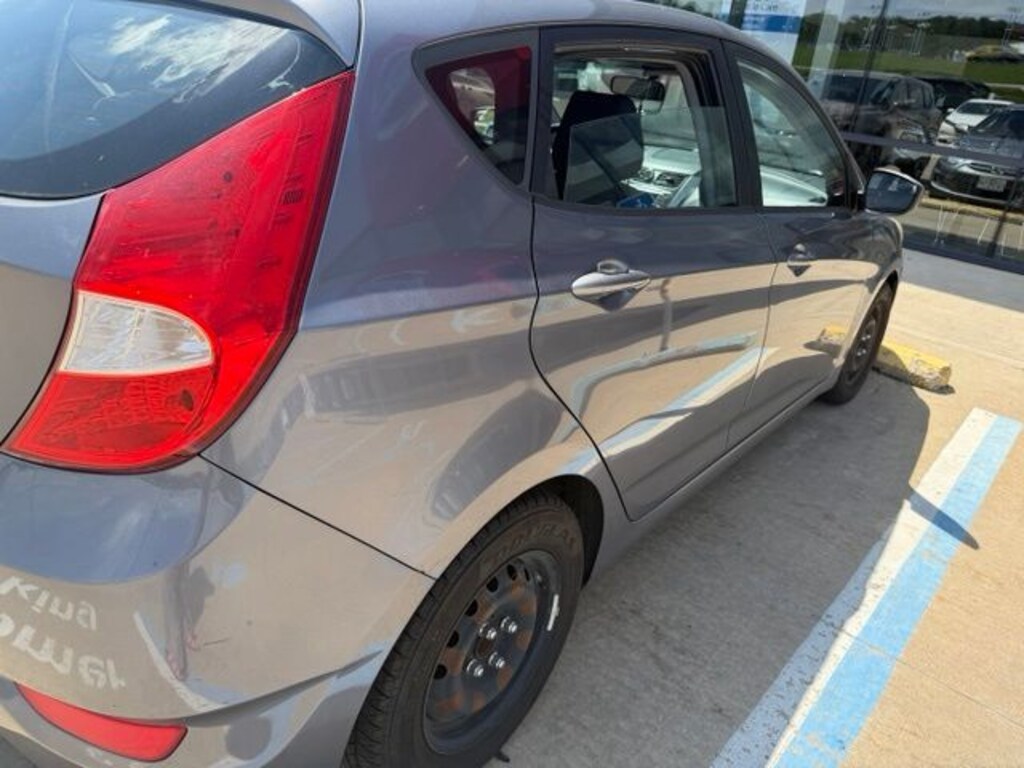 Used 2016 Hyundai Accent SE Hatchback