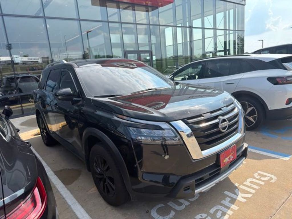 Used 2025 Nissan Pathfinder SL SUV