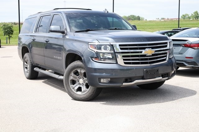 Used 2019 Chevrolet Suburban LT with VIN 1GNSKHKC6KR221231 for sale in Saint Louis, MO