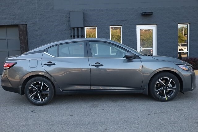 2025 Nissan Sentra SV photo 3