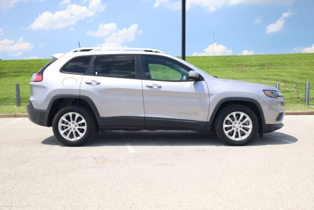 Used 2020 Jeep Cherokee Latitude SUV
