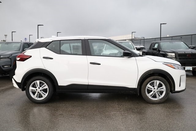 2025 Nissan Kicks Play S photo 4