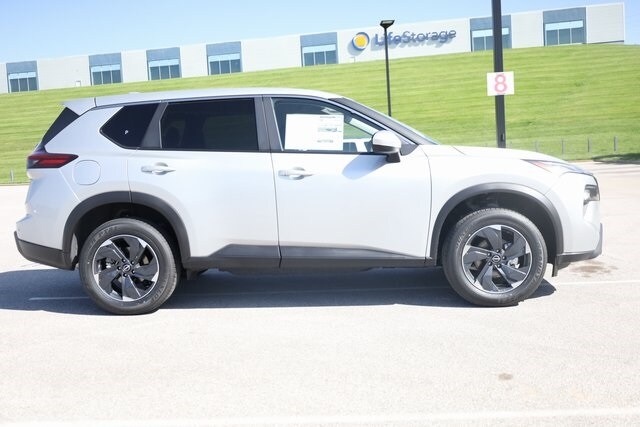 2025 Nissan Rogue SV photo 4
