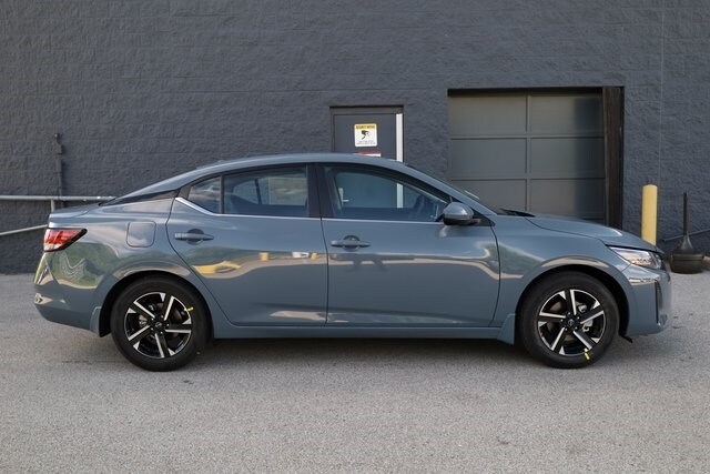 2025 Nissan Sentra SV photo 4