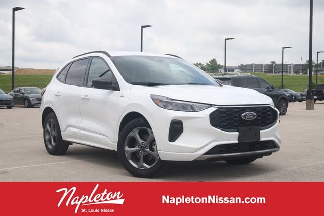 2023 Ford Escape ST-Line FWD Hybrid's photo