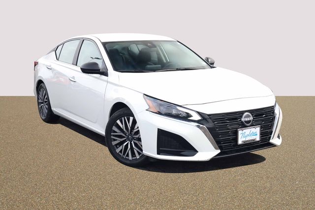 2025 Nissan Altima's photo