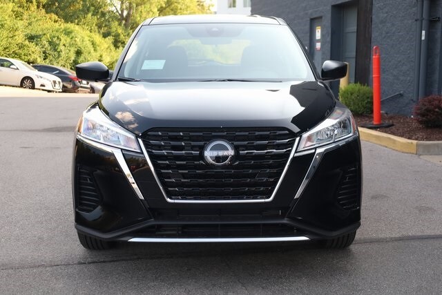 2025 Nissan Kicks Play S photo 2