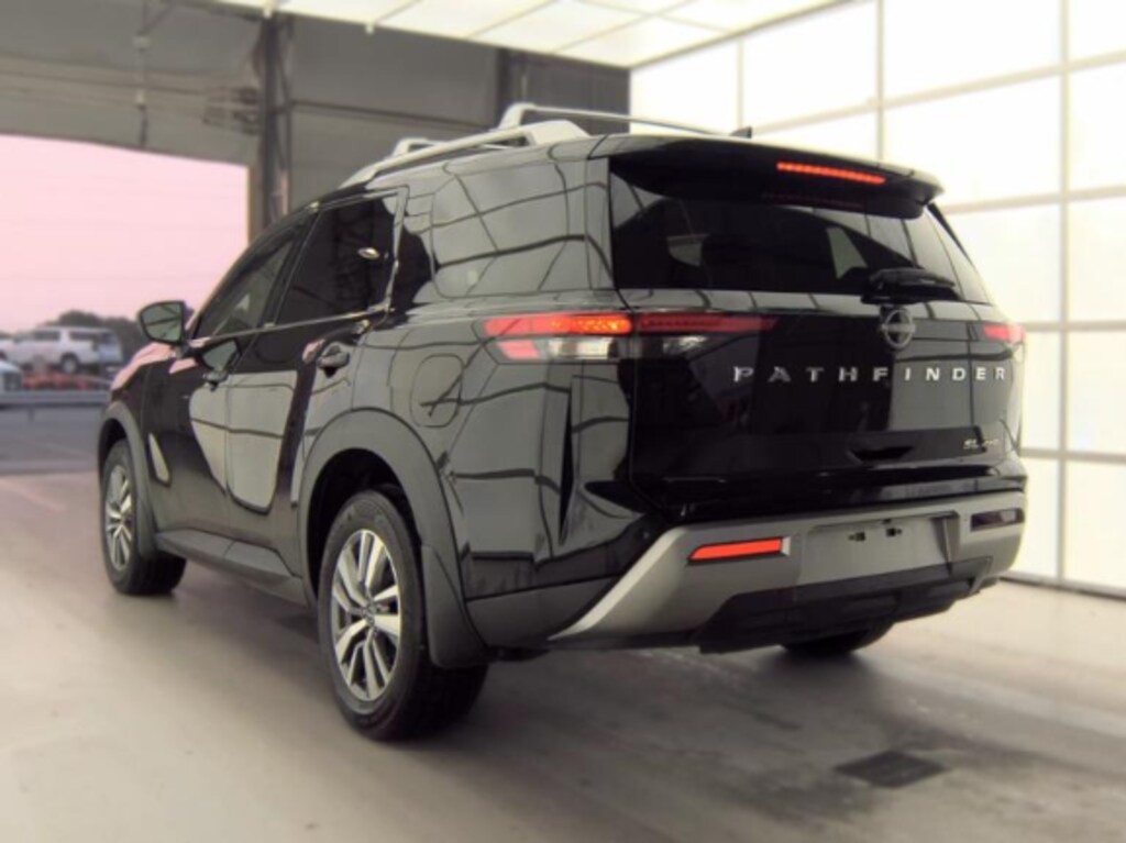 Used 2024 Nissan Pathfinder SL SUV