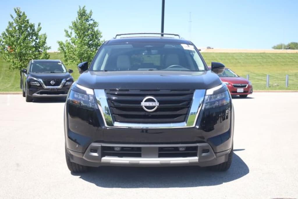 Used 2025 Nissan Pathfinder SL SUV