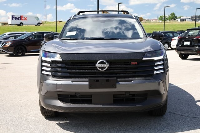 2025 Nissan Kicks SR photo 2