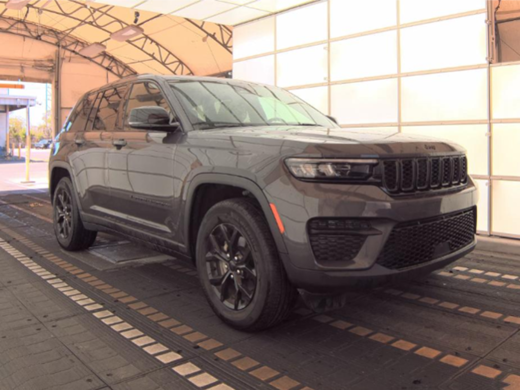 Used 2024 Jeep Grand Cherokee Laredo SUV