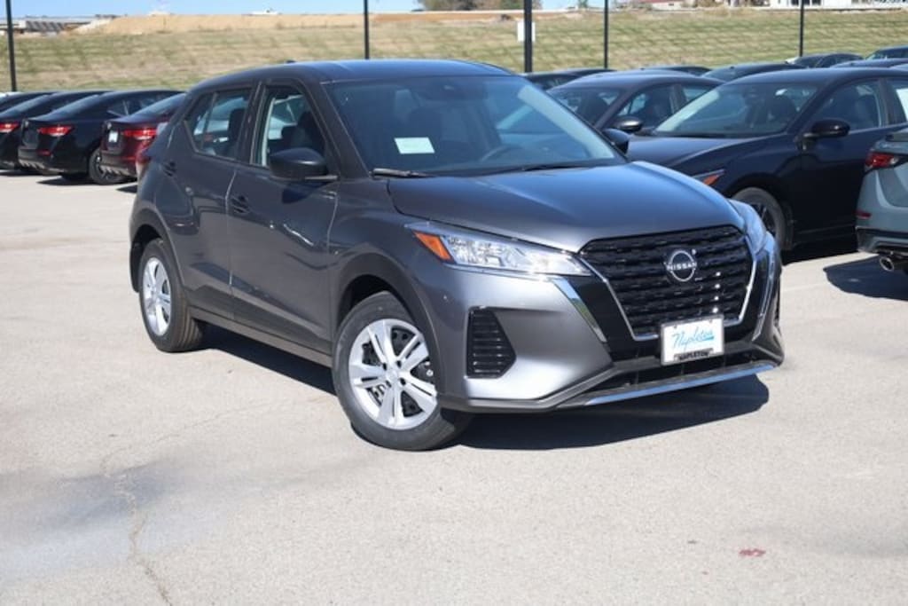 New 2025 Nissan Kicks Play S SUV