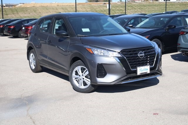 2025 Nissan Kicks Play S photo 2