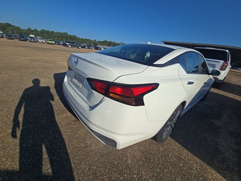 Used 2025 Nissan Altima SV Sedan