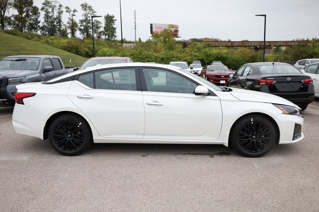 2025 Nissan Altima SV photo 4