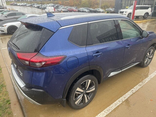 2023 Nissan Rogue Platinum photo 2