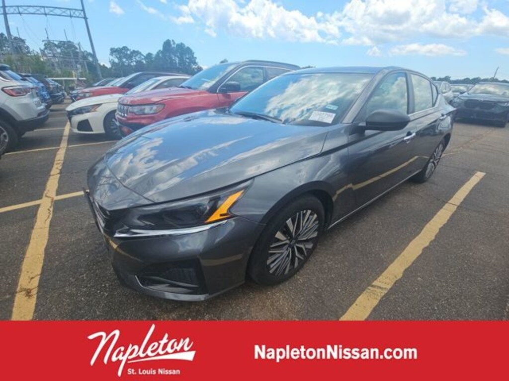 Used 2025 Nissan Altima SV Sedan