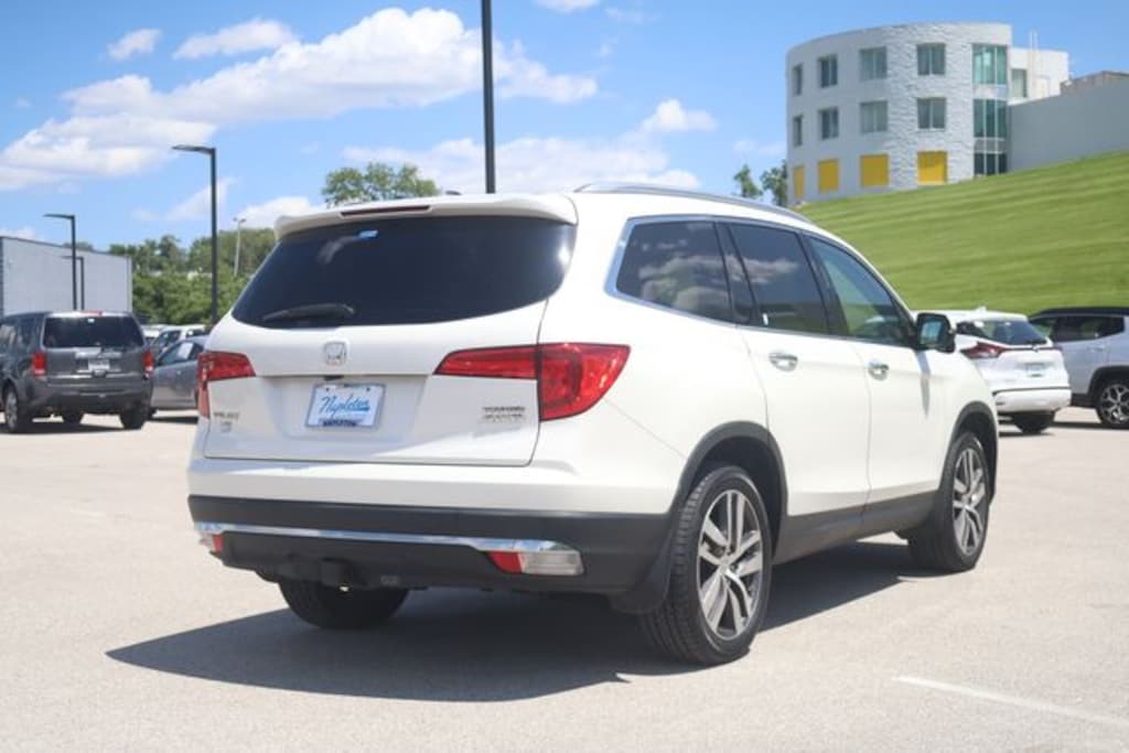 Used 2017 Honda Pilot Touring AWD SUV