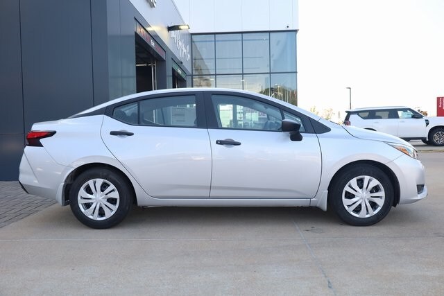 2025 Nissan Versa 1.6 S photo 4