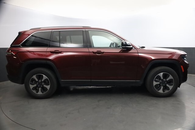 2023 Jeep Cherokee Base photo 3