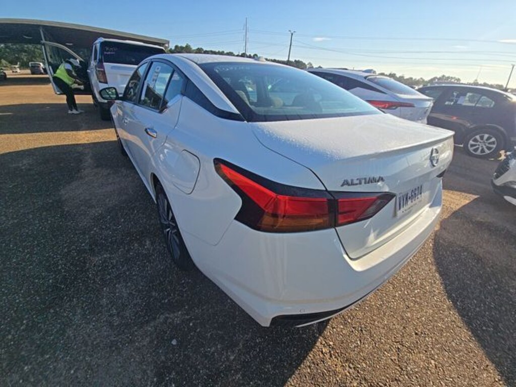 Used 2025 Nissan Altima SV Sedan