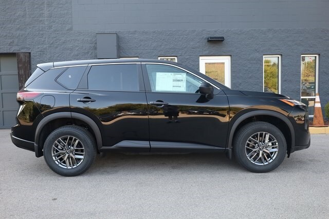 2026 Nissan Rogue S photo 2