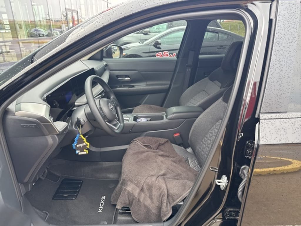 Used 2025 Nissan Kicks SV SUV